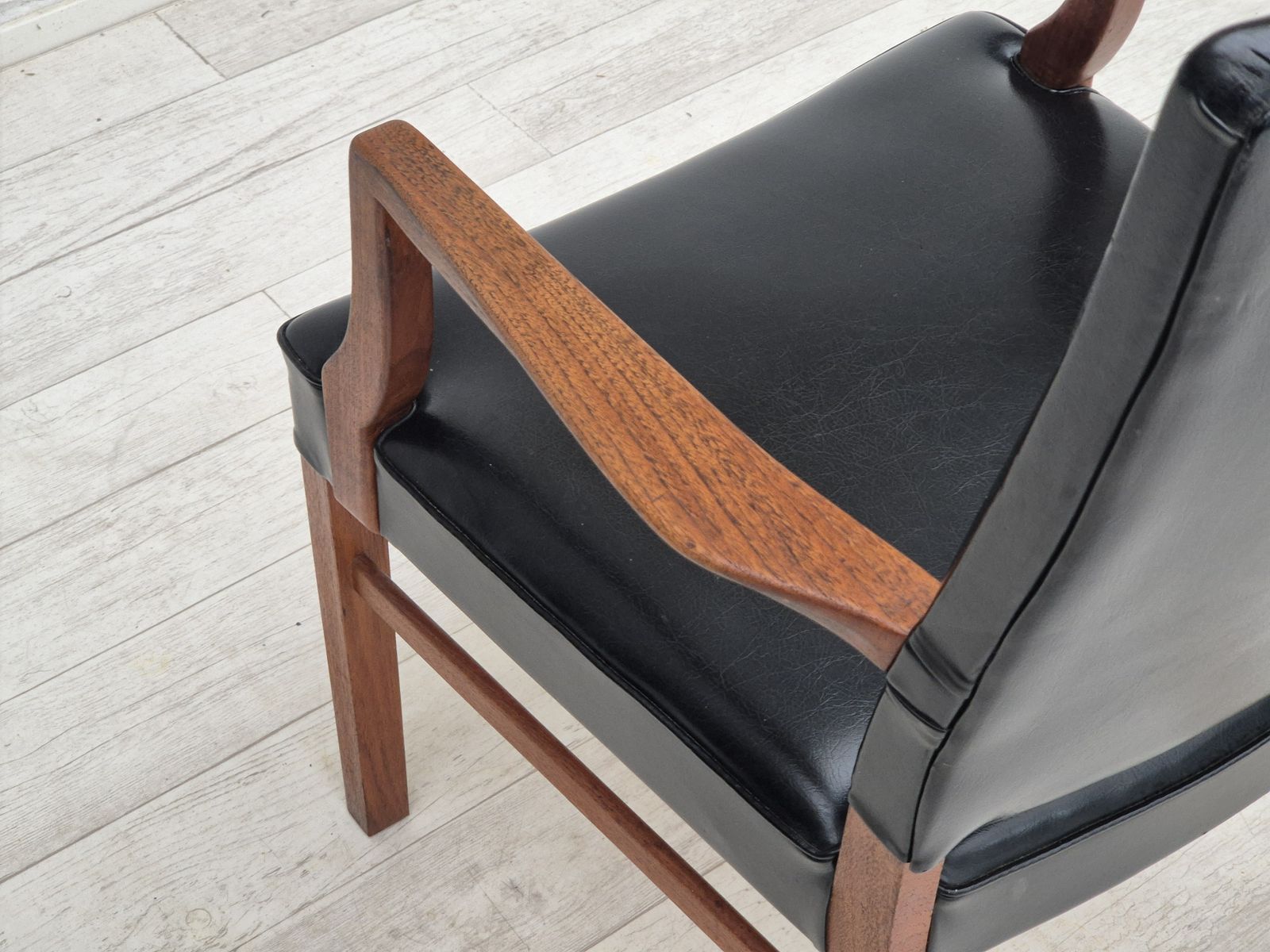 photo vintage 1960s, Danish Armchair, Original Very Good Condition, Teak Wood, Artificial Leather.