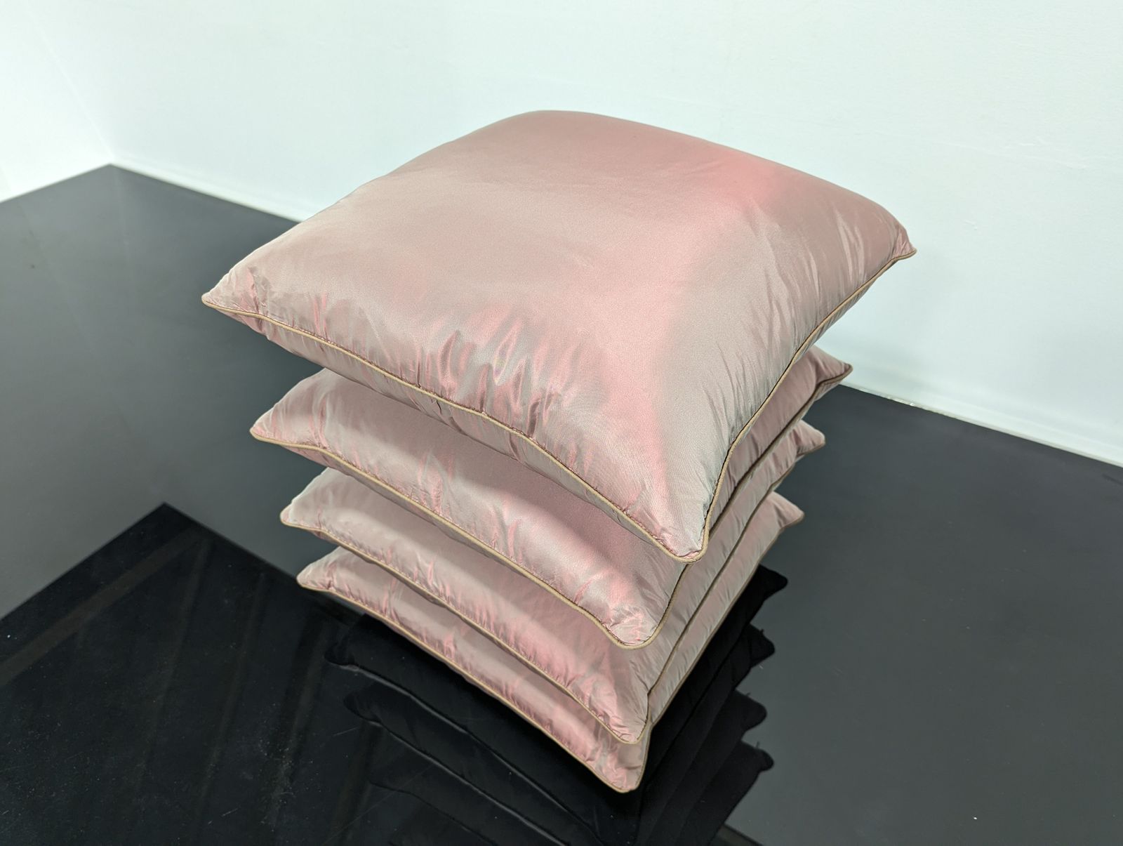 Satin Pink Cushions X4 photo vinterior