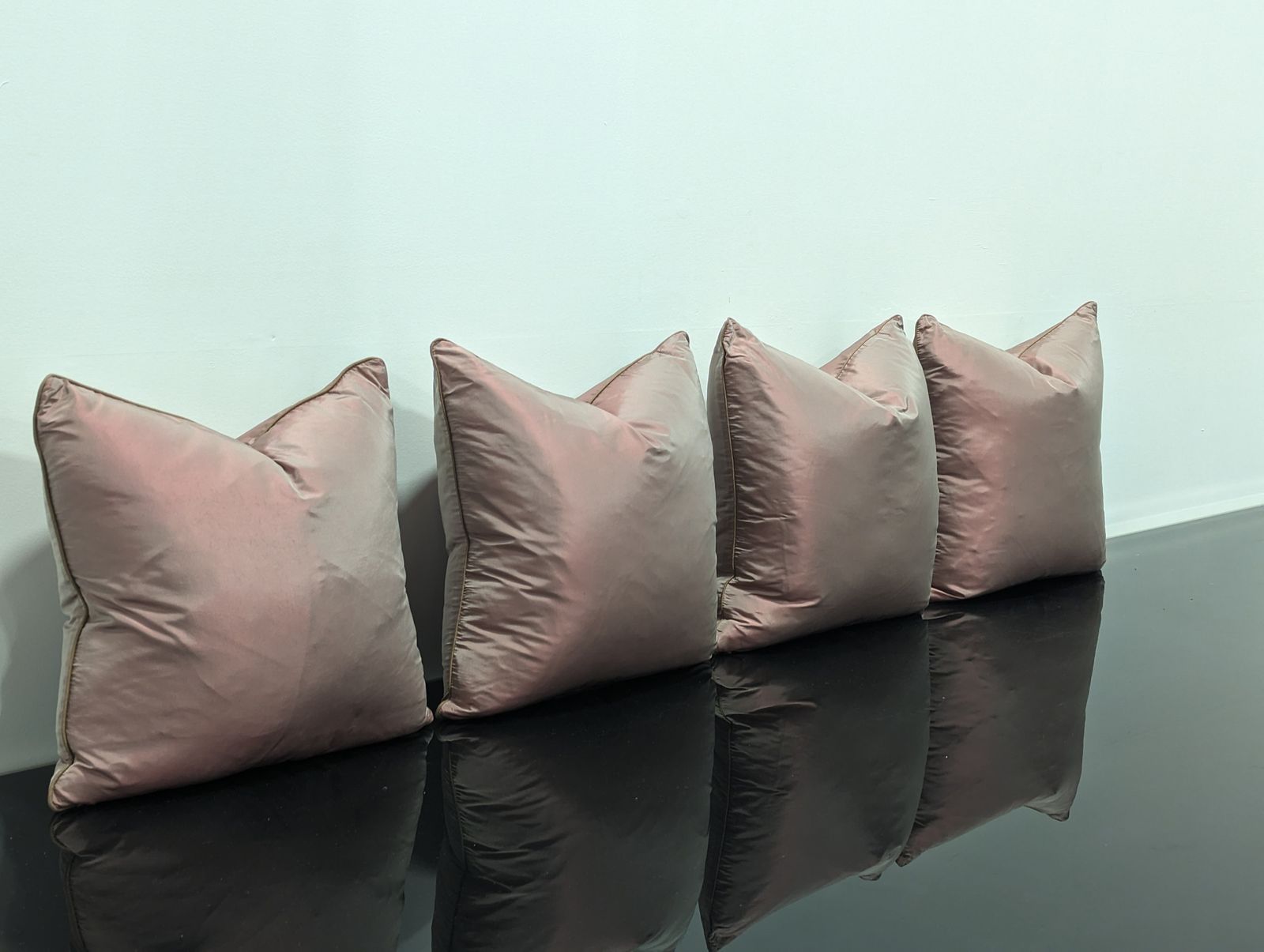 photo vinterior Satin Pink Cushions X4