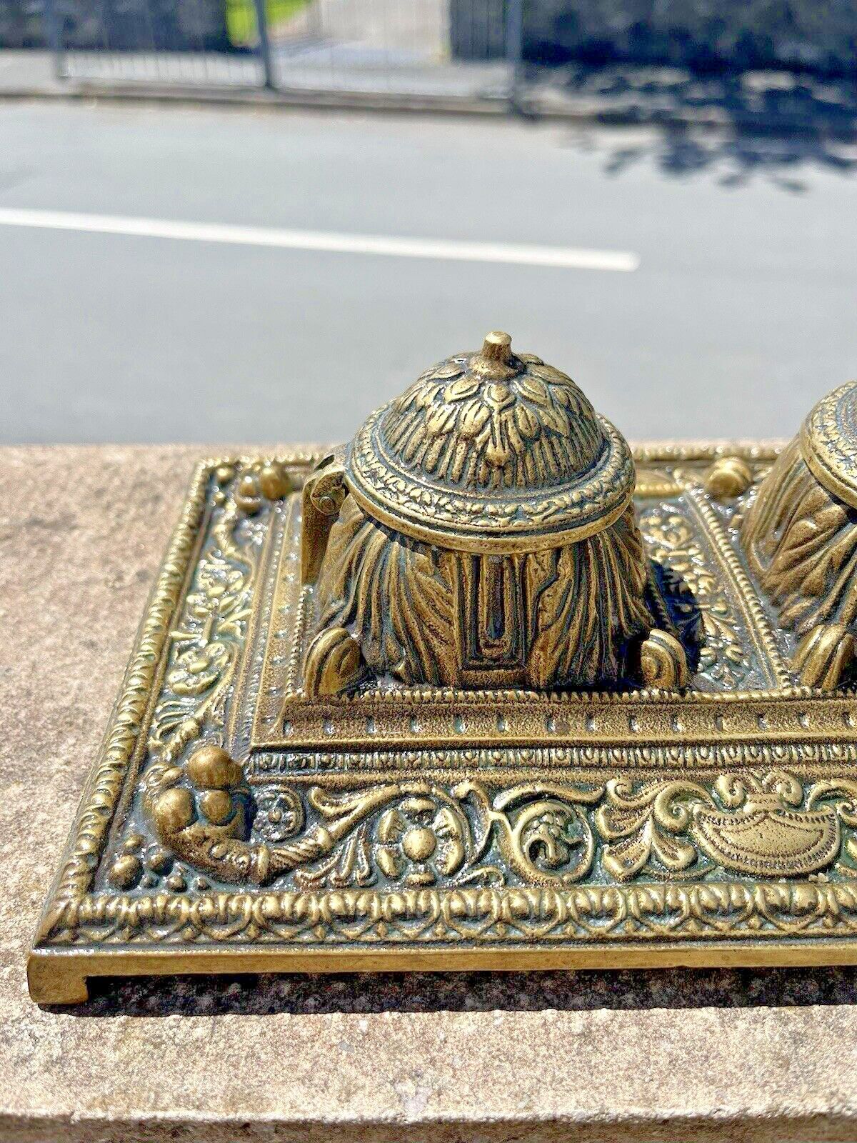 photo vinterior Quality Antique Heavy Brass Double Inkwell & Liners Office Desk Accessory Prop