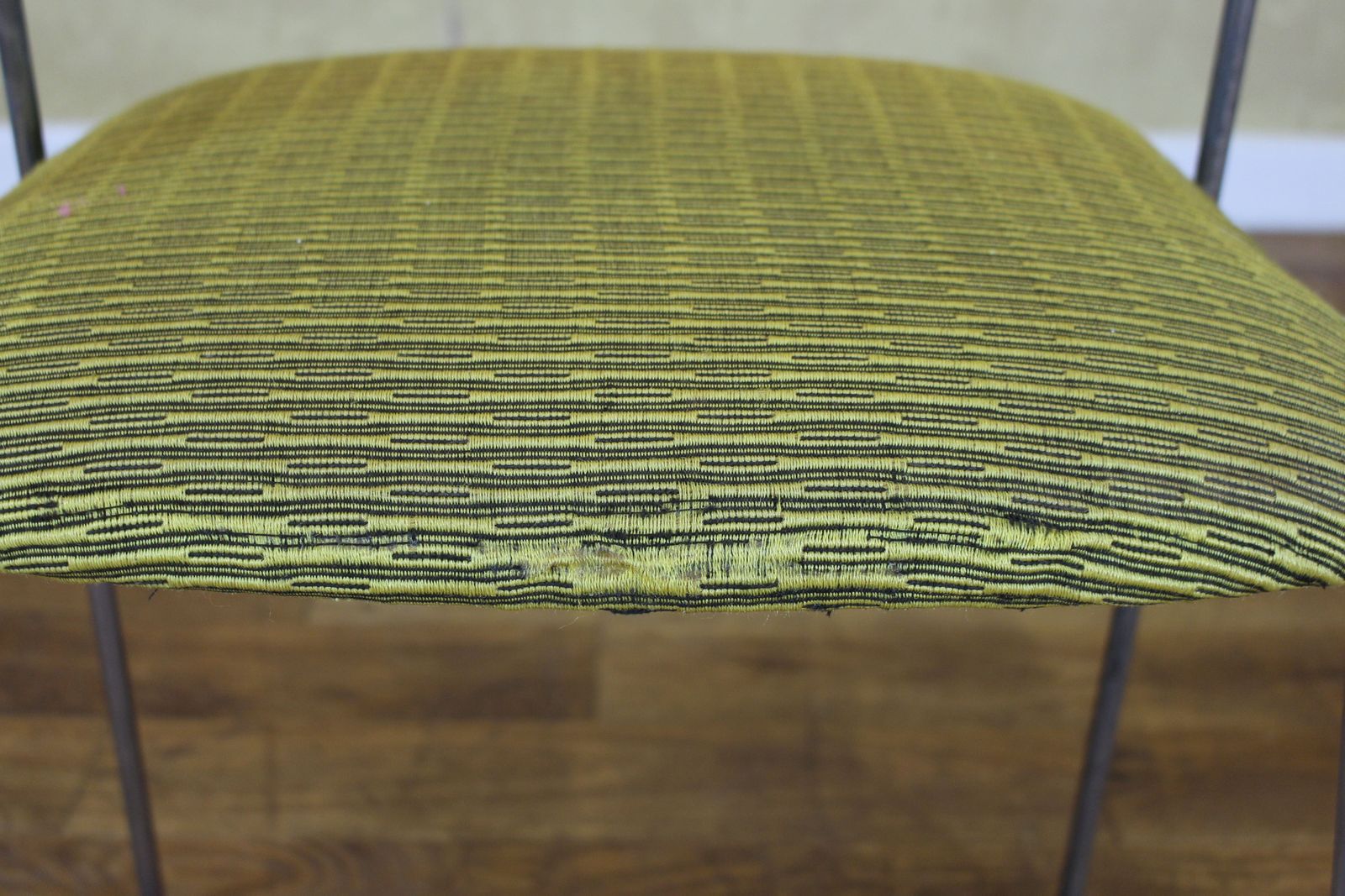 photo buy Hille Model 657 Chair By Robin Day