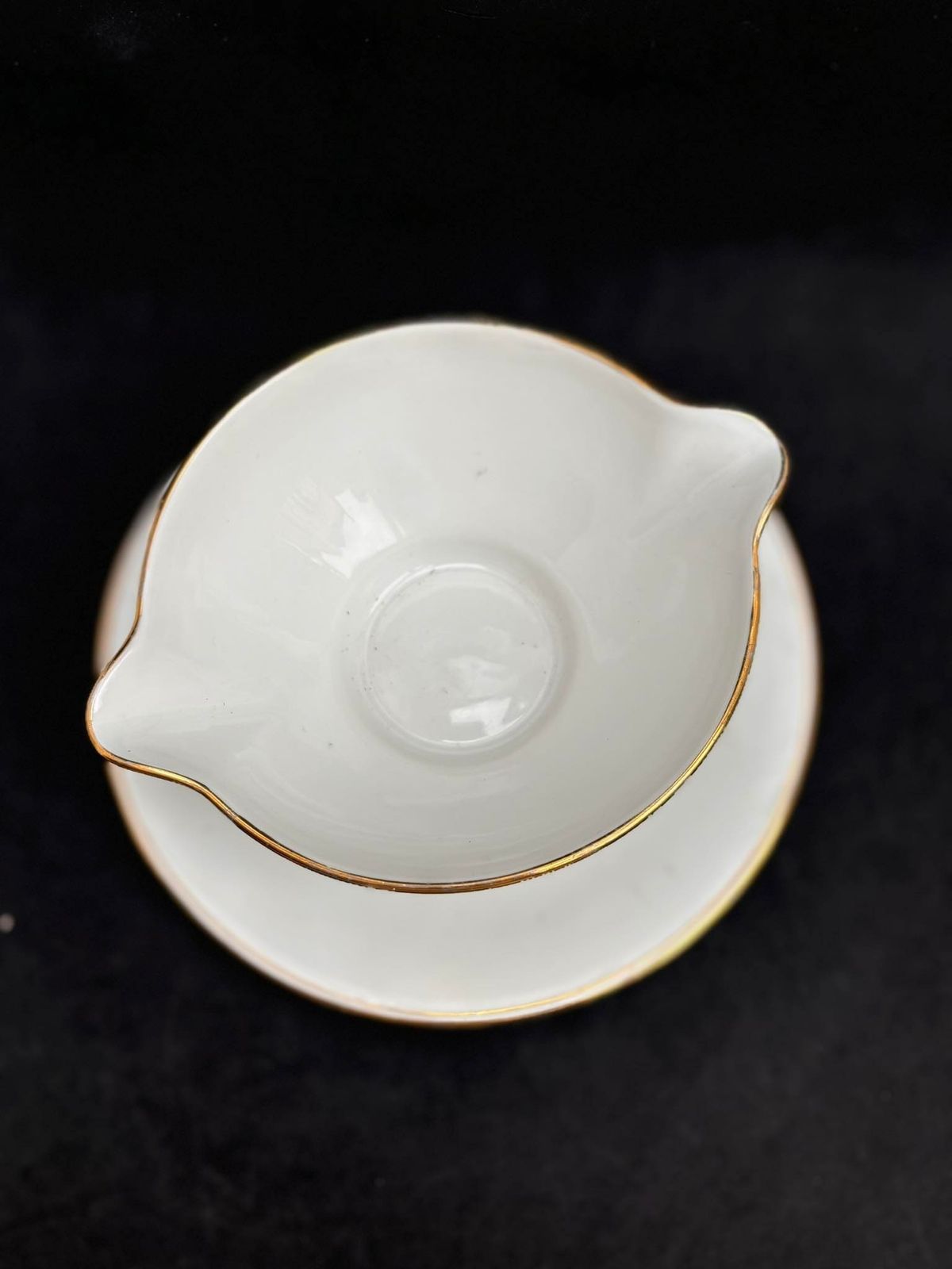 Antieke Franse Limoges Sauskom Met Vaste Onderschotel photo buy