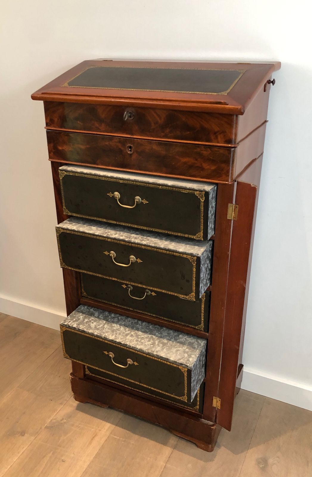 photo vinterior Mahogany And Leather Notary Cabinet