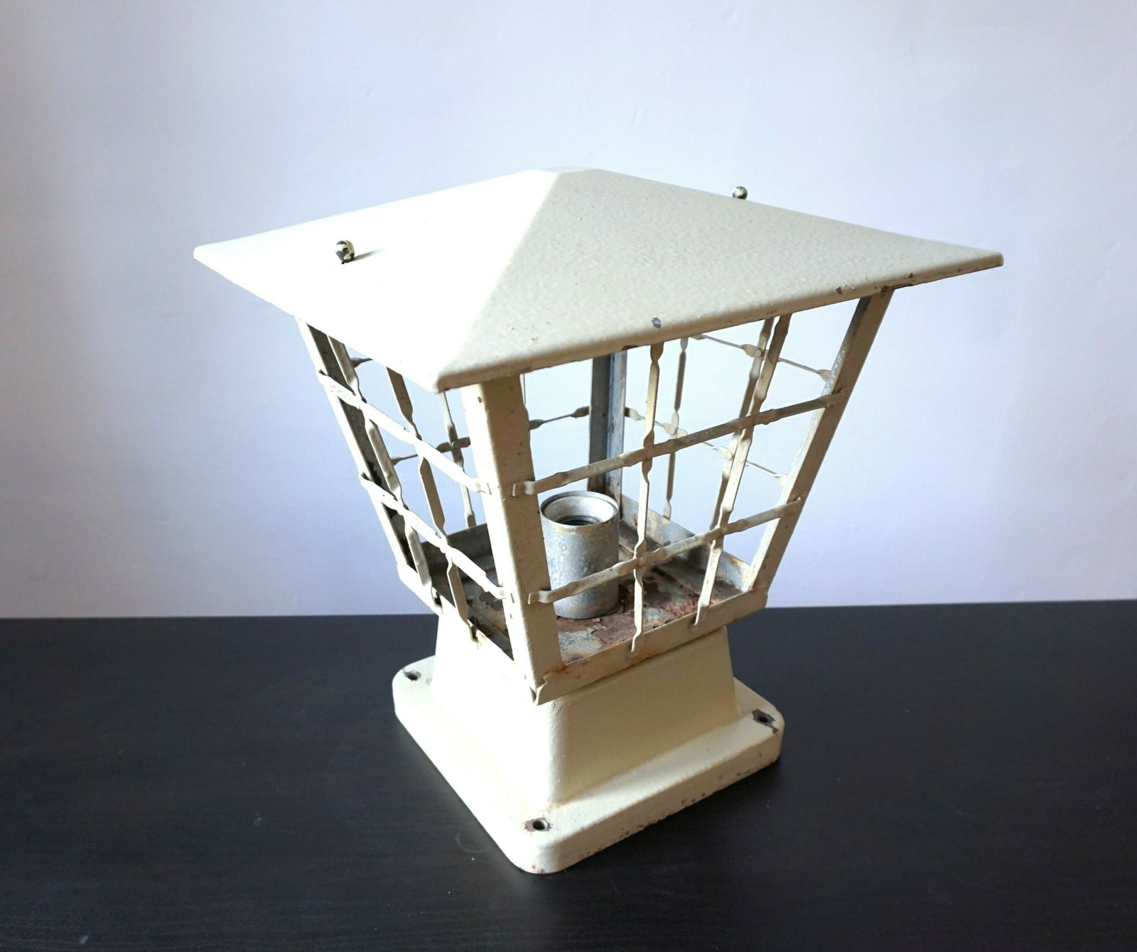 photo vintage Metal Garden Lamp From The 1960s