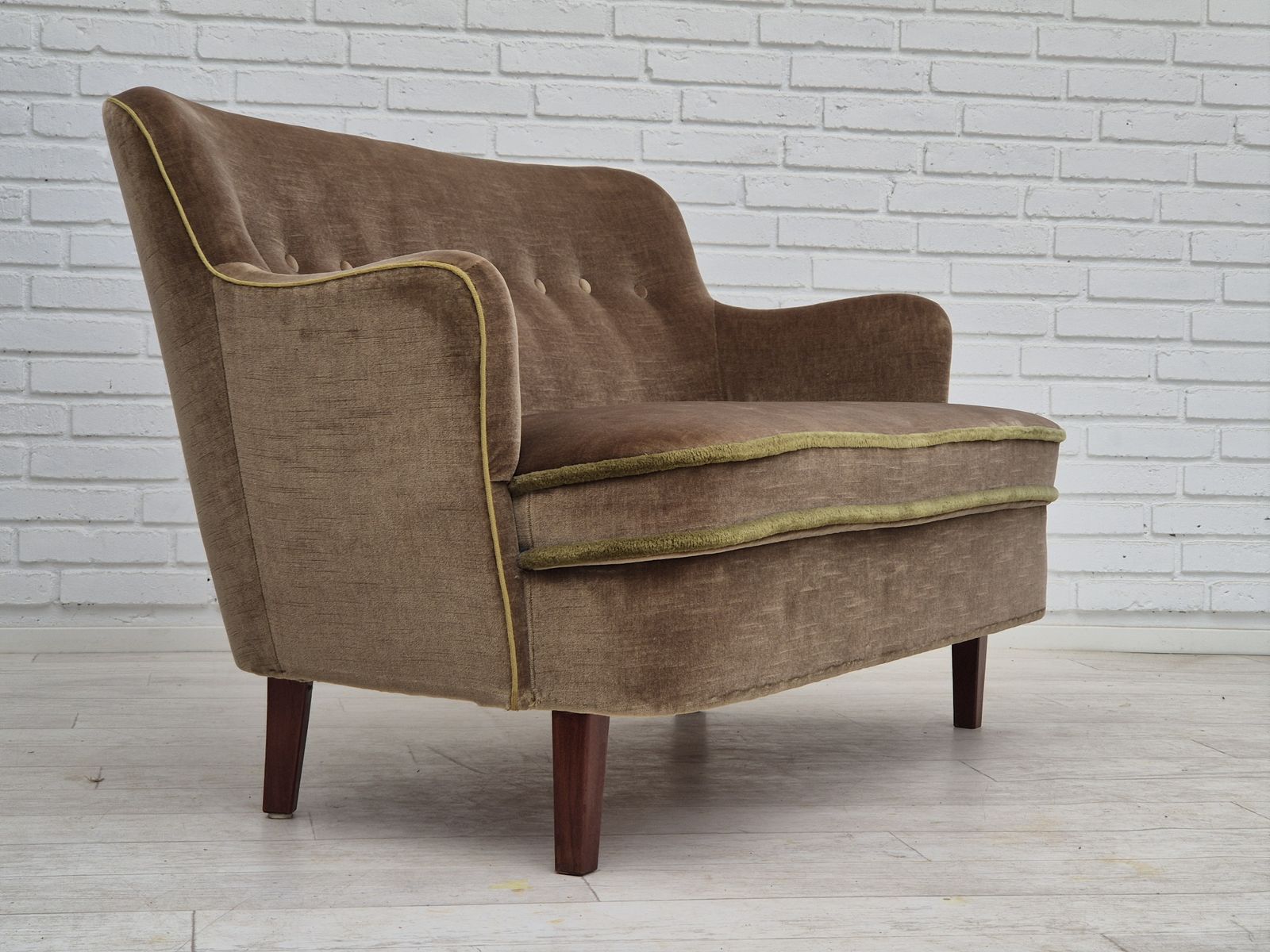 Deens 2 Zits Bankstel, Ca. Jaren 1960, Meubilairvelours Bekleding, Beukenhouten Poten. photo for sale