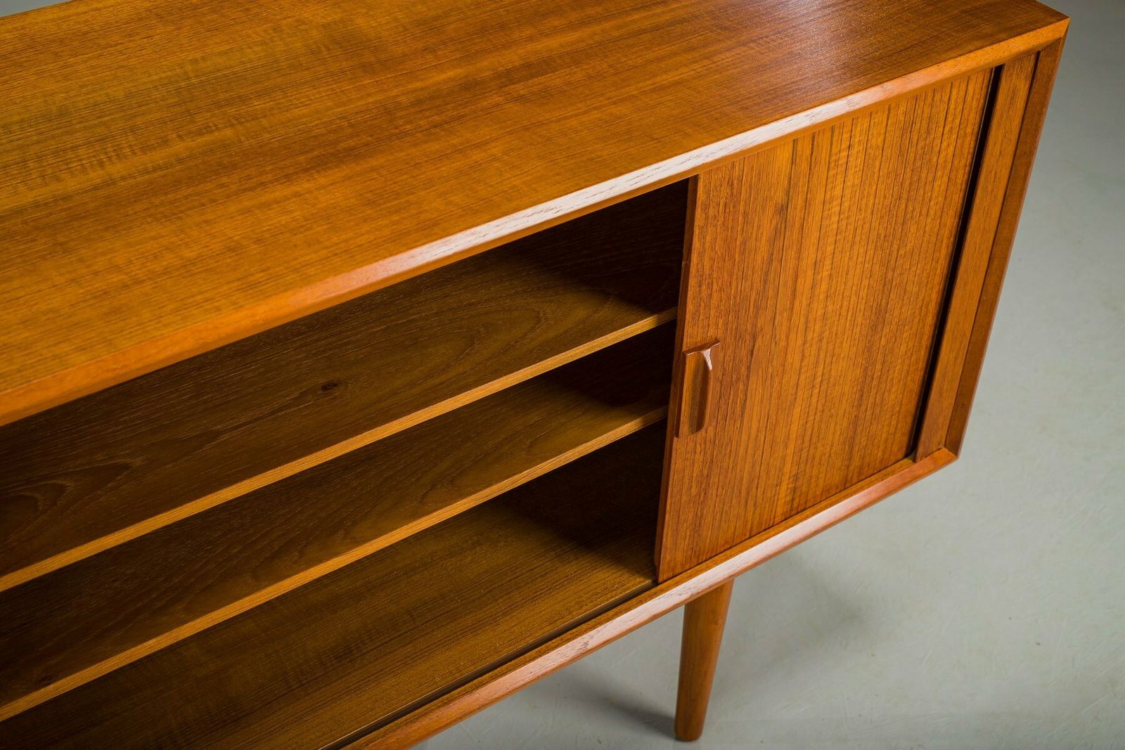 Svend Aage Larsen Zugeschriebenes Teak Sideboard Für Faarup Furniture Factory, Dänemark, 1960er photo 4056.0