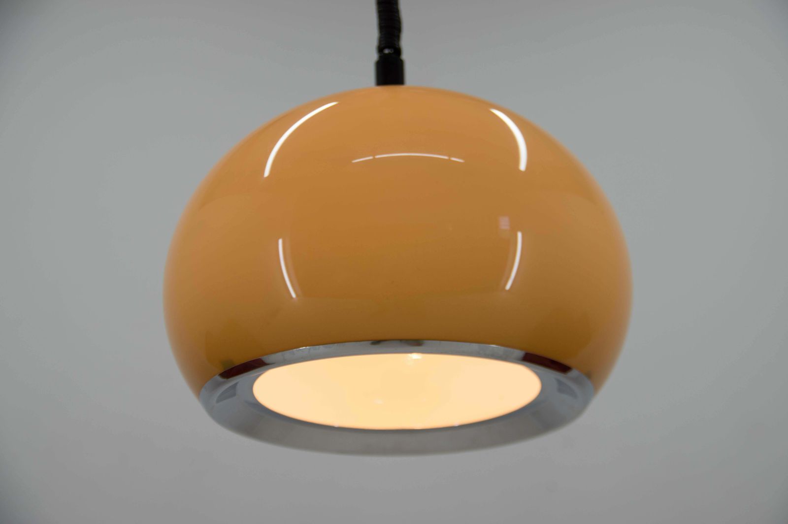 Mid-Century hanglamp ontworpen door Harvey Guzzini voor Meblo, Italië, jaren 1970 photo furniture