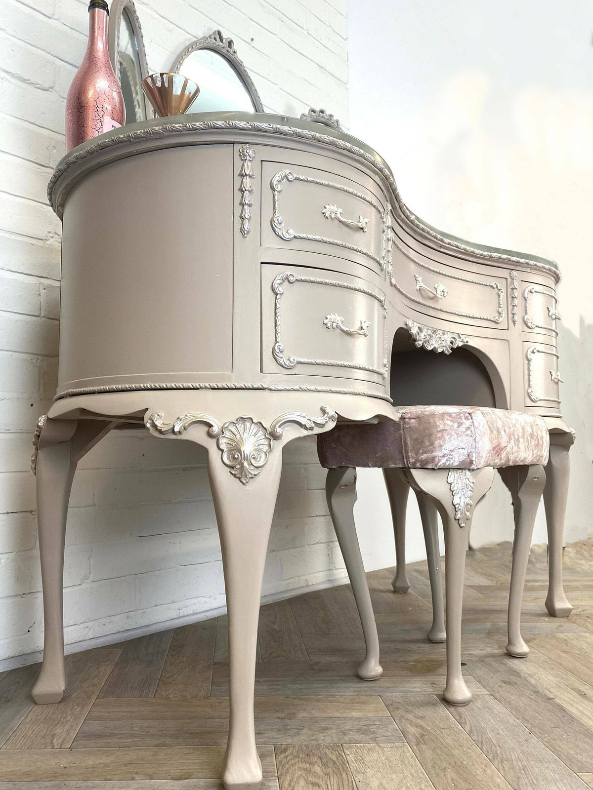 Harrods Olympus Dressing Table With Pearls photo furniture