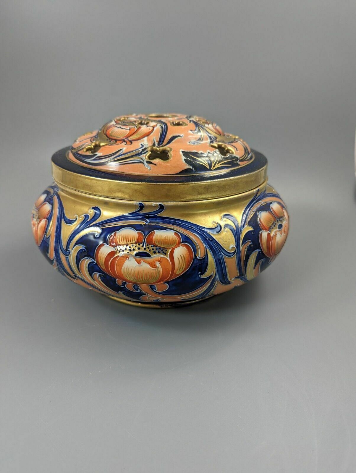 A Very Large Moorcroft Macintyre & Co Pot Pourri And Lid, C.1904 1913