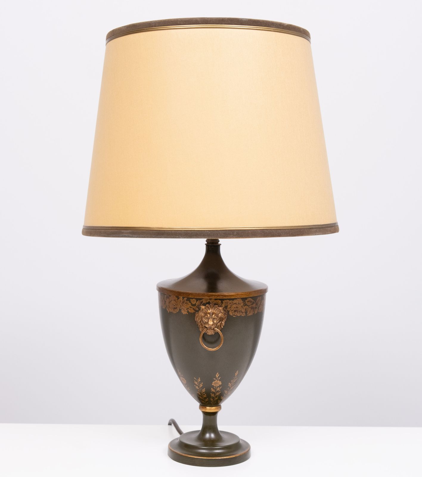 Beautiful Metal Green Painted Tôle Table Lamp 1960s France photo vintage