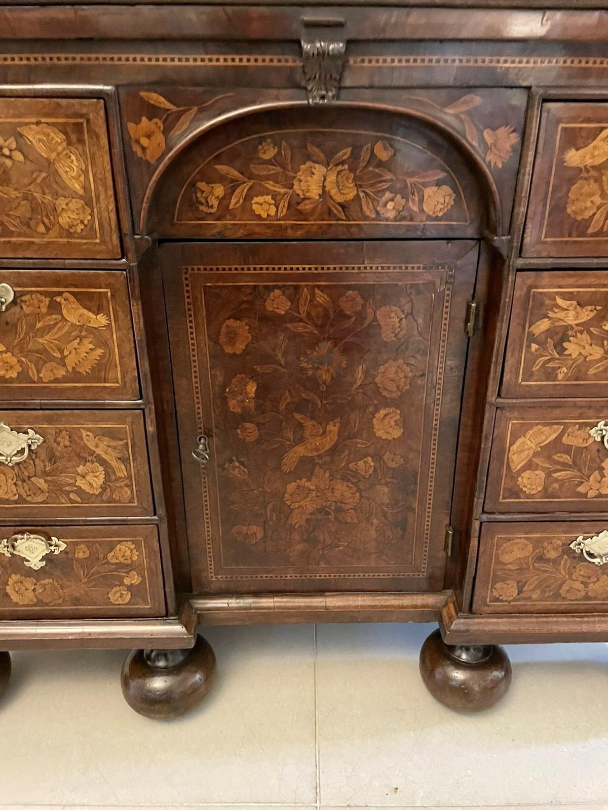 Antique William And Mary Outstanding Quality Burr Walnut Inlaid Marquetry Double Dome Bookcase photo vinterior