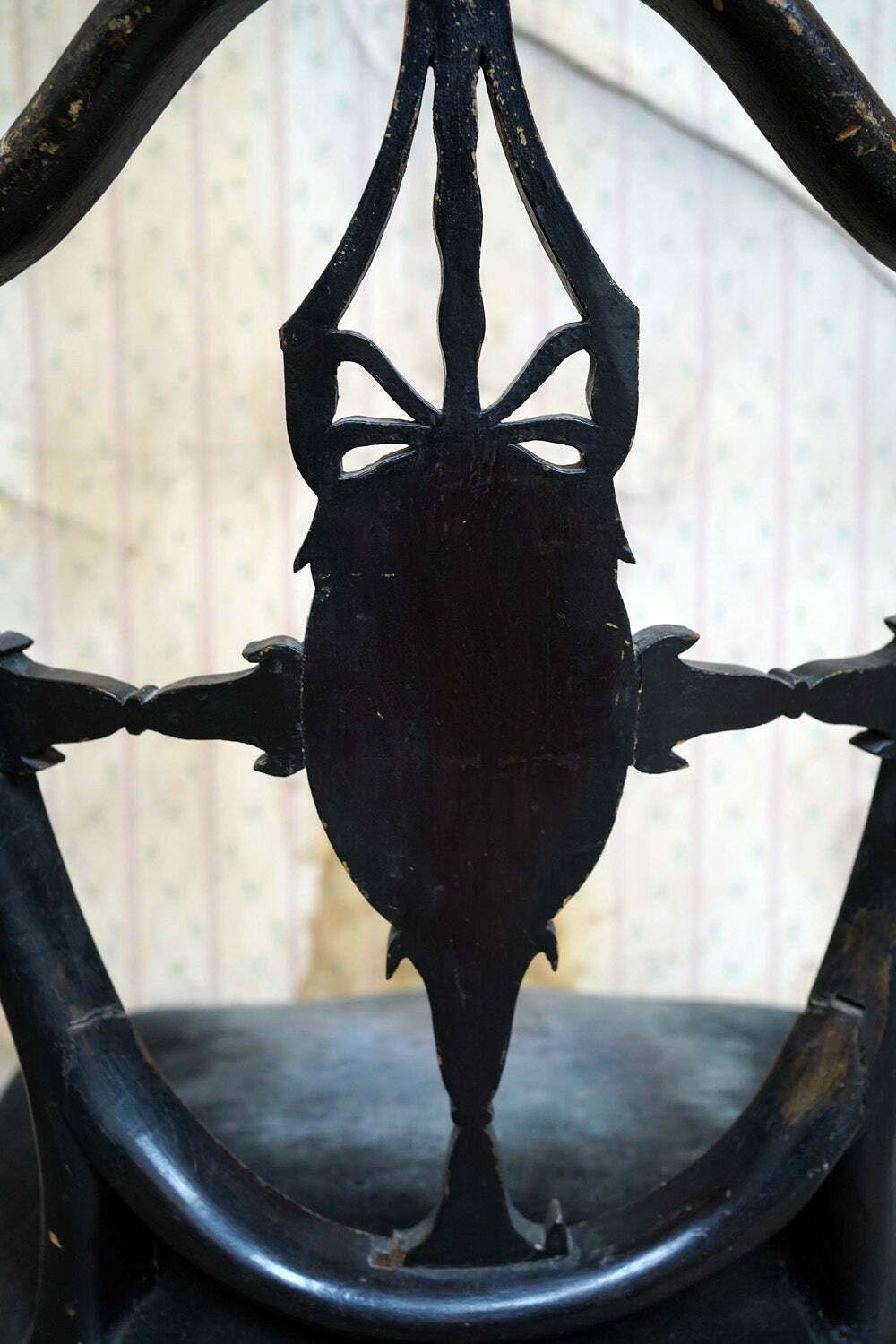 photo vinterior A George III Period Black Painted Open Armchair C.1780
