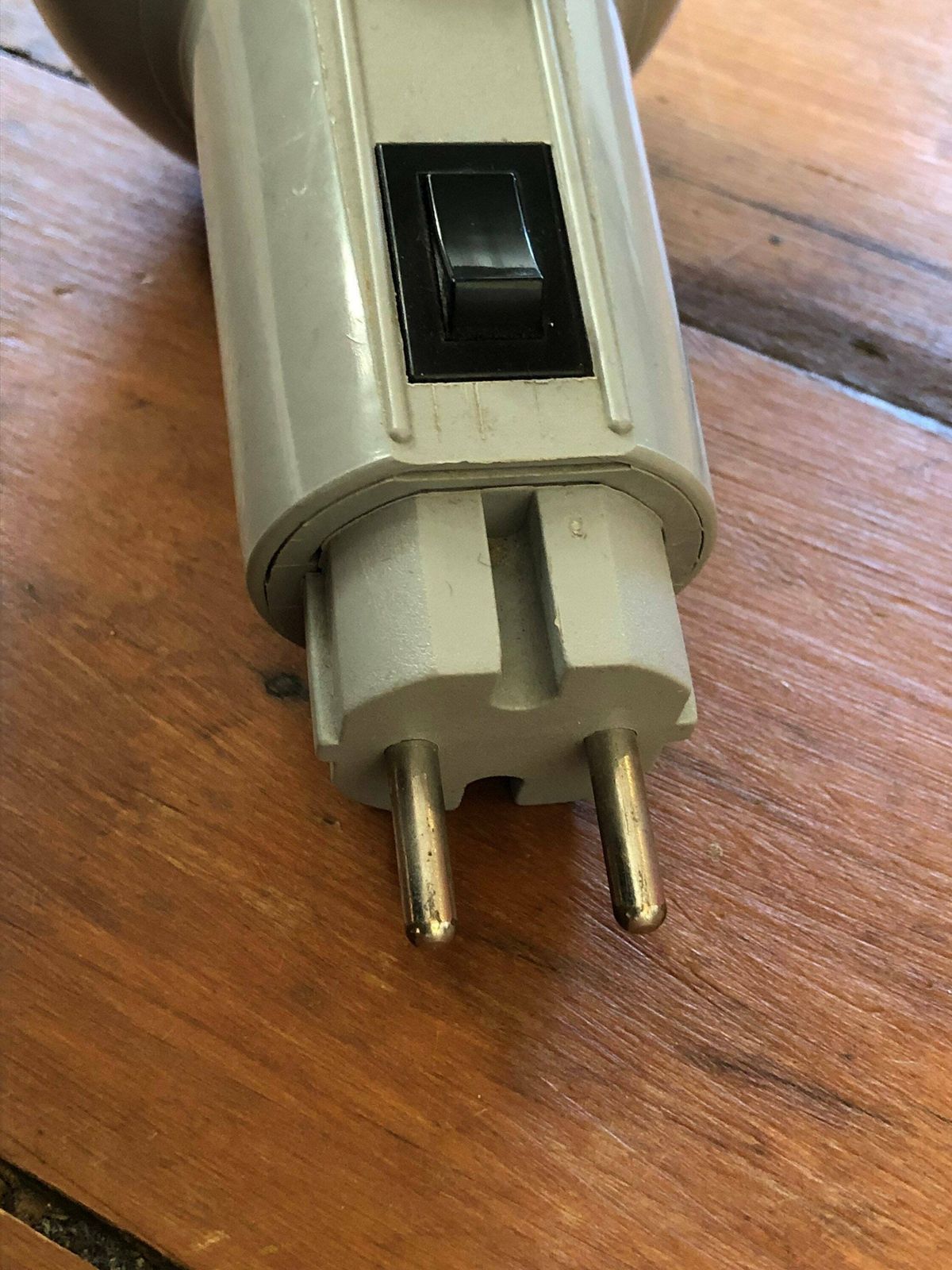 photo furniture Dutch Vintage Postmodern 1980s Minimalist Spotlight Wall Lamp For Outlet In Grey Metal And Plastic   Design By Happylight