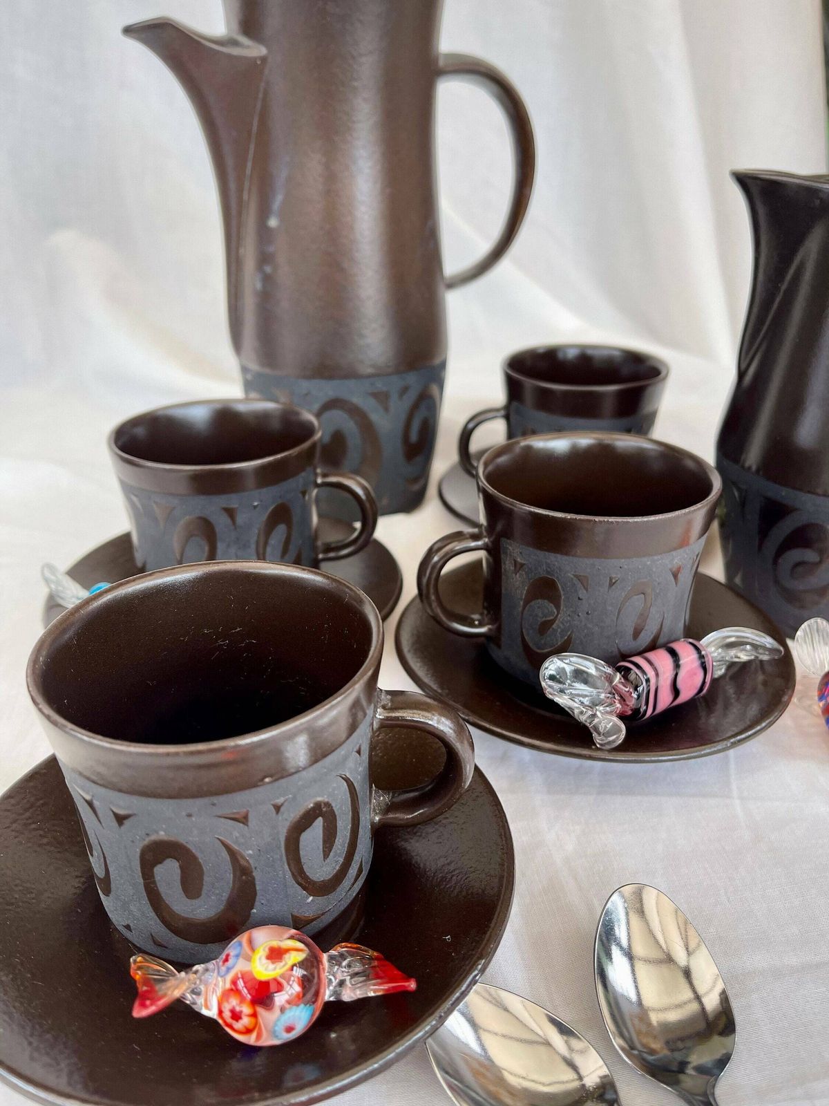 Dark Brown Matt And Shine 1970's Vintage Coffee Pot, Creamer And Four Cups And Saucers With Retro Pattern. Mid Century Ceramics