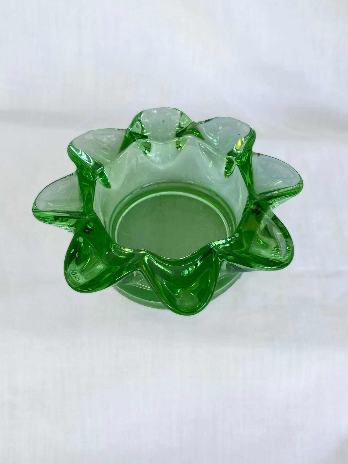 Sklo Union Czech Vintage Art Glass 1962. Amethyst Stylised Flower Design Glass Bowl
