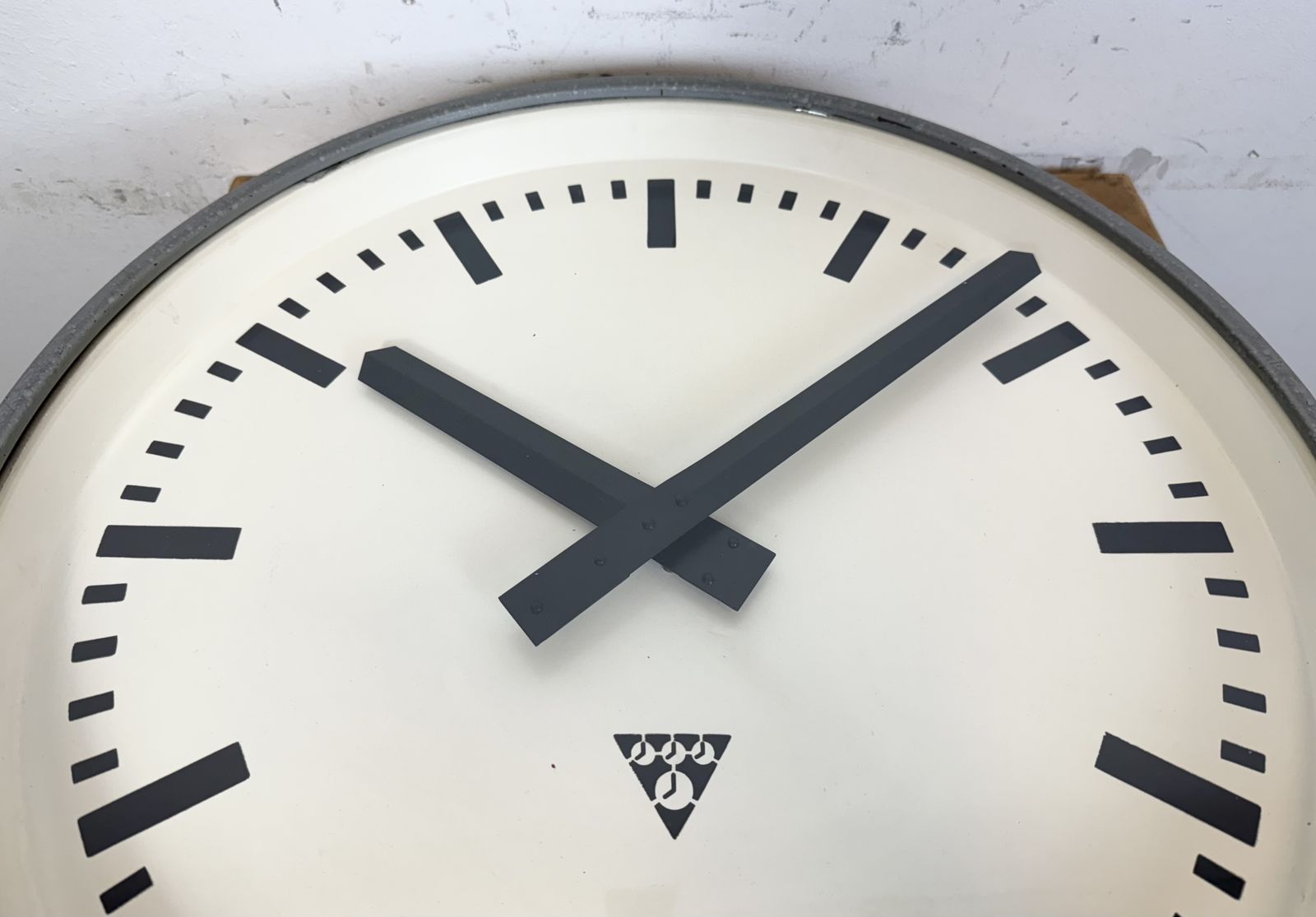 photo vinterior Huge Grey Industrial Factory Wall Clock From Pragotron, 1960s