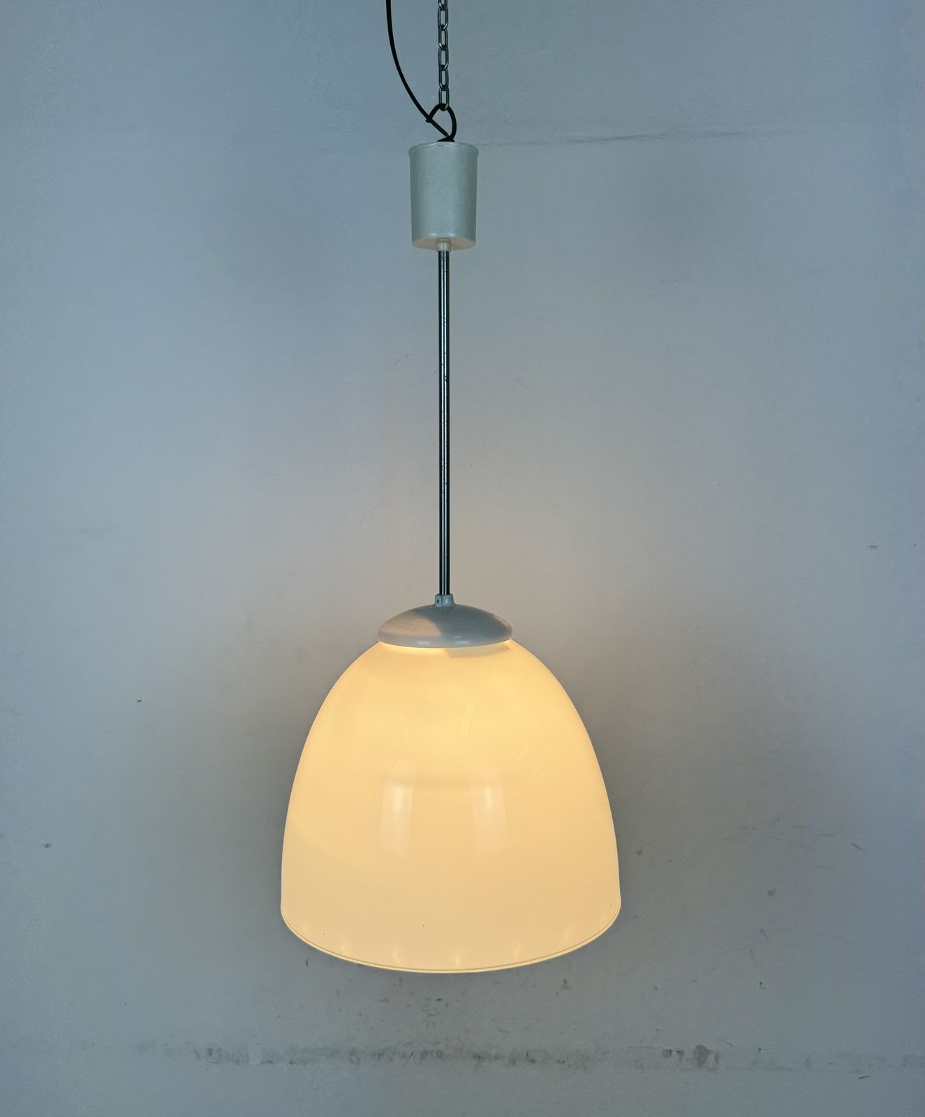 photo vinterior Vintage Chandelier With Milk Glass From Elektrosvit, 1960s, 2x