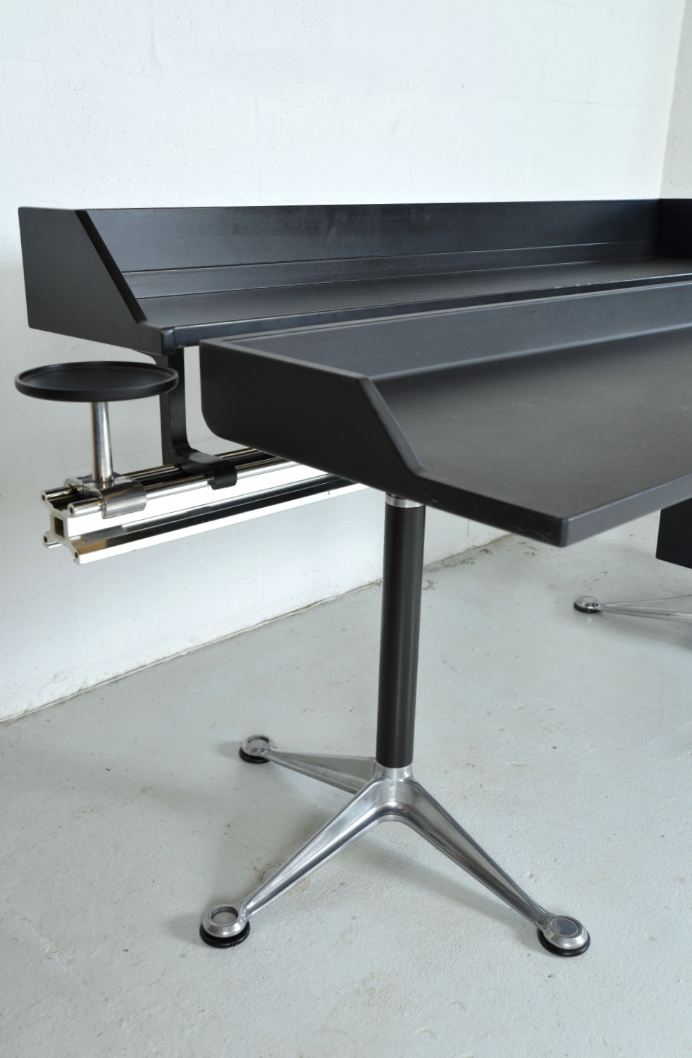 1980s Herman Miller Burdick Group Post Modern Industrial Design Modular Office Desk USA photo vinterior