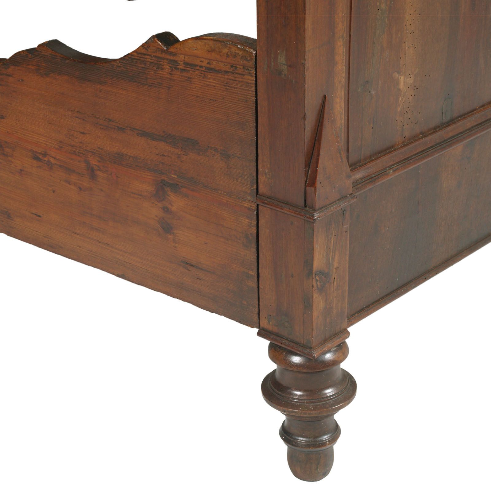 5900.0 Italy 19th Century Majestic Double Bed In Walnut Restored And Polished To Wax photo