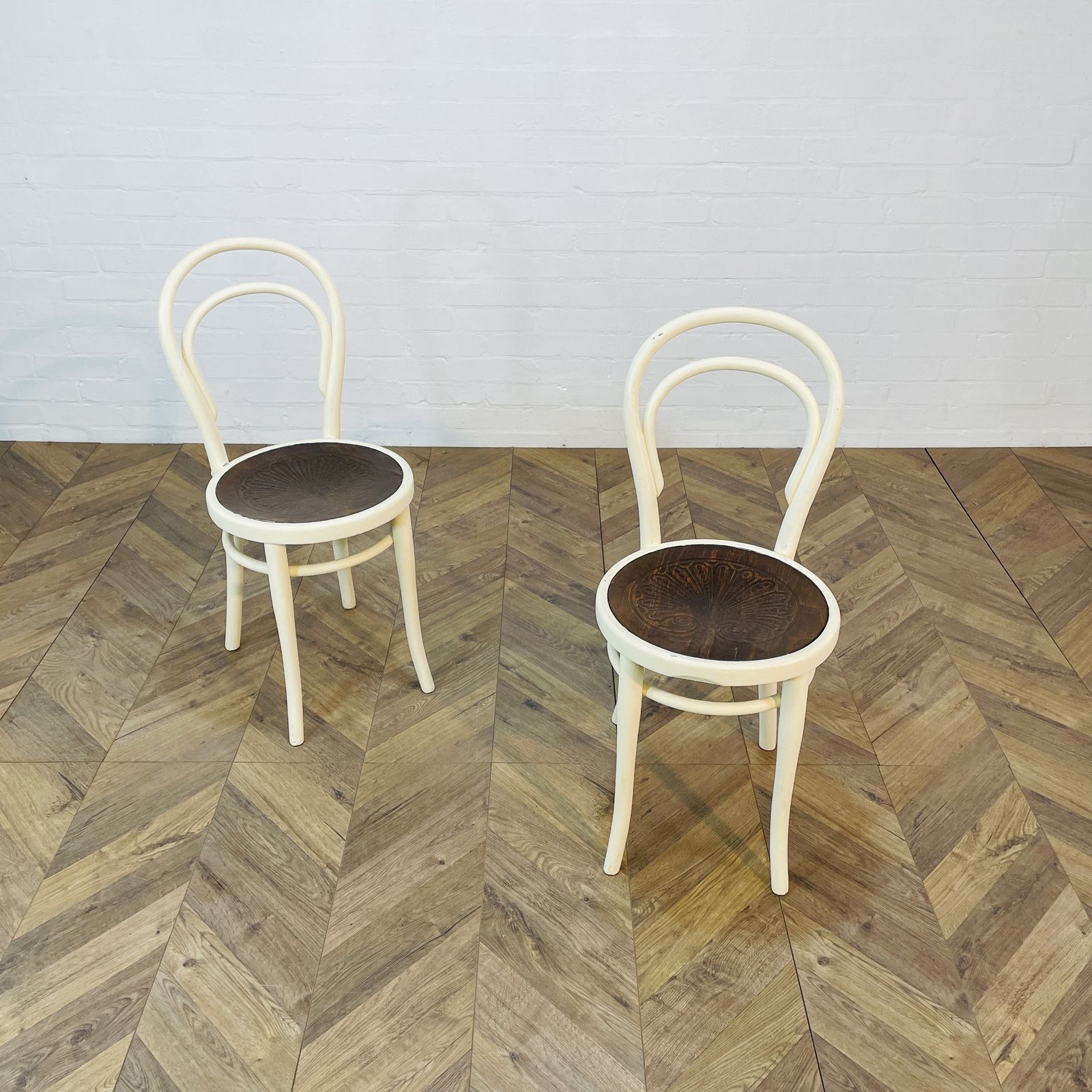 Vintage Bentwood Bistro Chairs By Thonet, 1920s, Set Of 2 photo vinterior