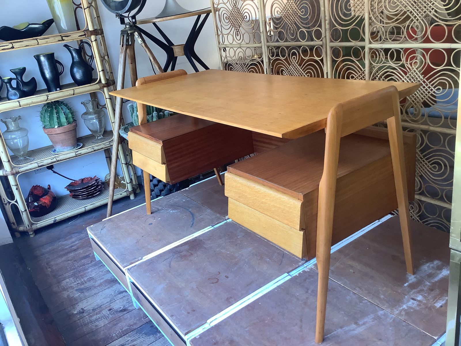 1960s Italian Desk By Vittorio Dassi photo vinterior