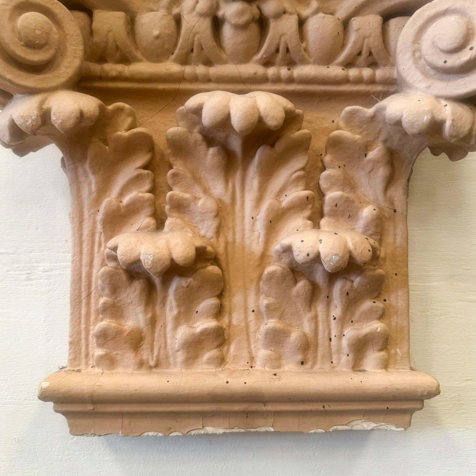 photo vintage Set Of 4 Plaster Corinthian Capitals