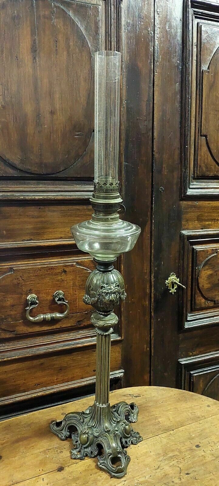 photo furniture Large Antique Bronze And Glass Oil Lamp From The 19th Century