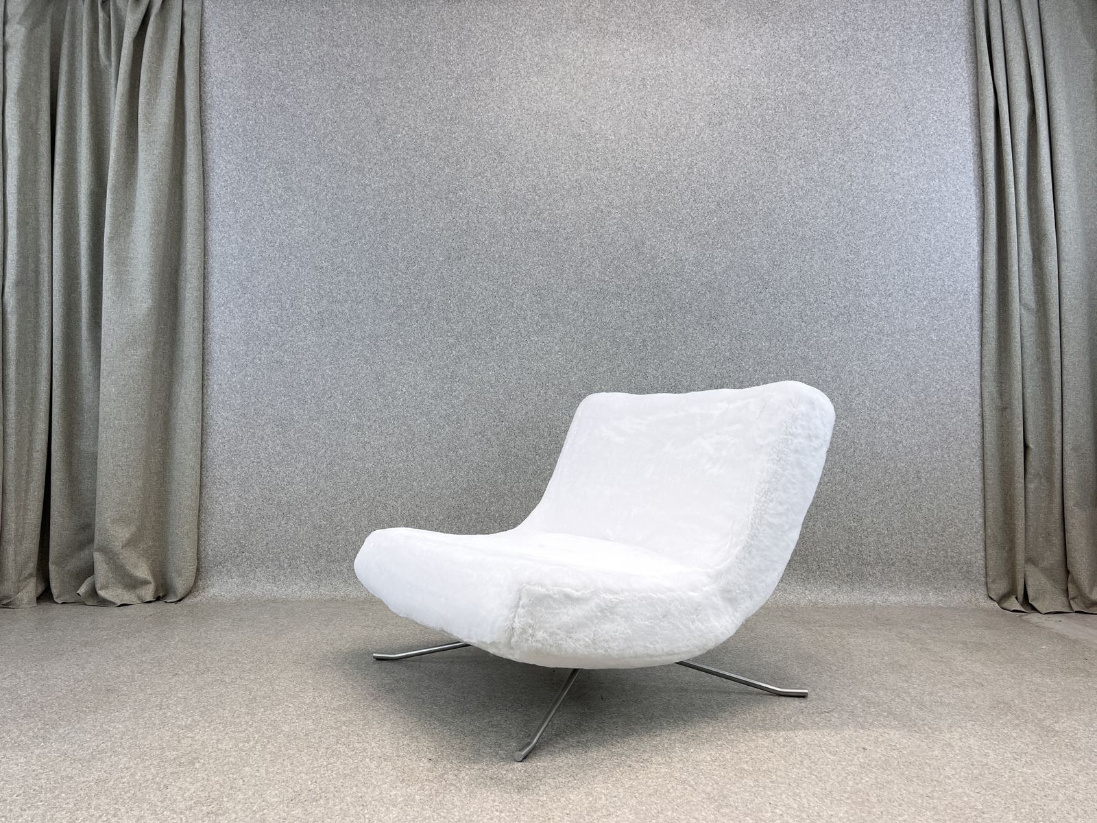 photo vintage Fluffy Yeti Ligne Roset ‘Pop’ Easy Lounge Chair By Christian Werner