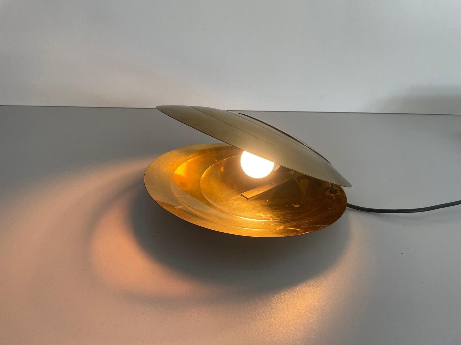Mid Century Modern Rare Large Clam Shell Design Brass Table Lamp By Angelo Brotto, 1960s, Italy photo vintage