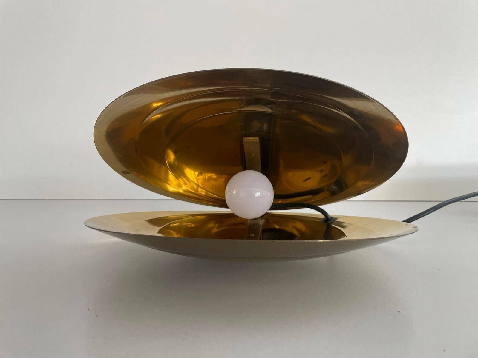 photo furniture Mid Century Modern Rare Large Clam Shell Design Brass Table Lamp By Angelo Brotto, 1960s, Italy