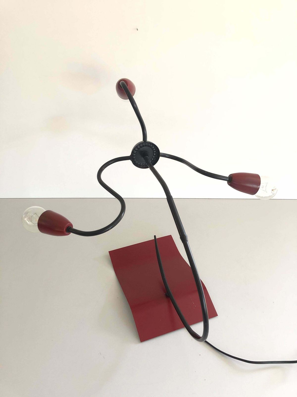 3 Armed Adjustable Bordeaux Metal Rare Atomic Table Lamp, 1970s, France photo vintage
