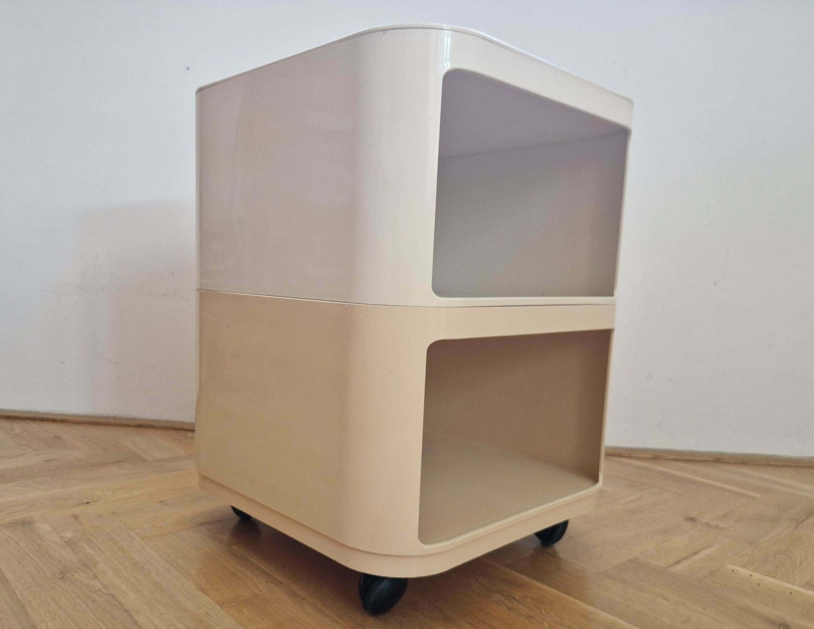 photo furniture Mid-century "Componibili" nachtkastje, Anna Castelli voor Kartell, Italië, jaren 1960