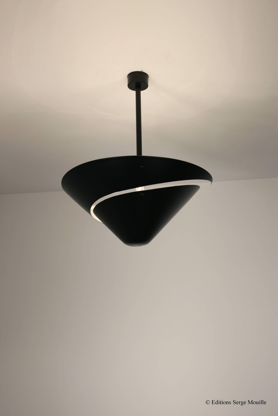 Serge Mouille Medium Snail Escargot Ceiling Lamp. photo furniture
