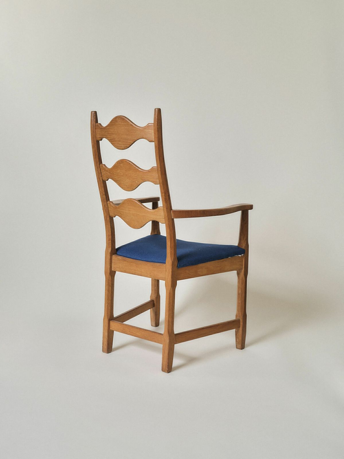 Henning Kjaernulf Carver Chair photo vinterior