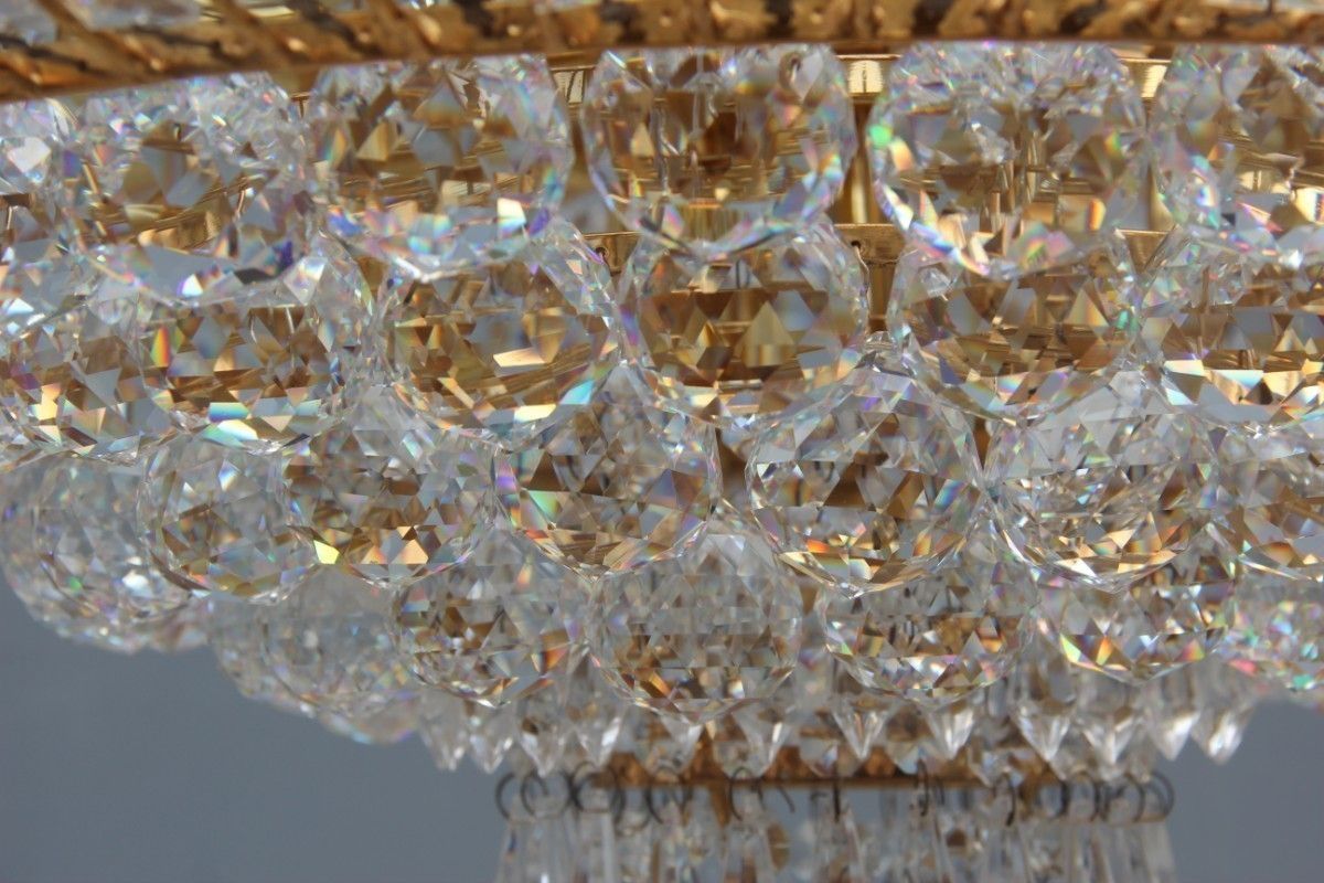 Precious Elegant Italian Chandelier Of 1970 Structure In Gilded Brass  Swarovski Crystals photo for sale