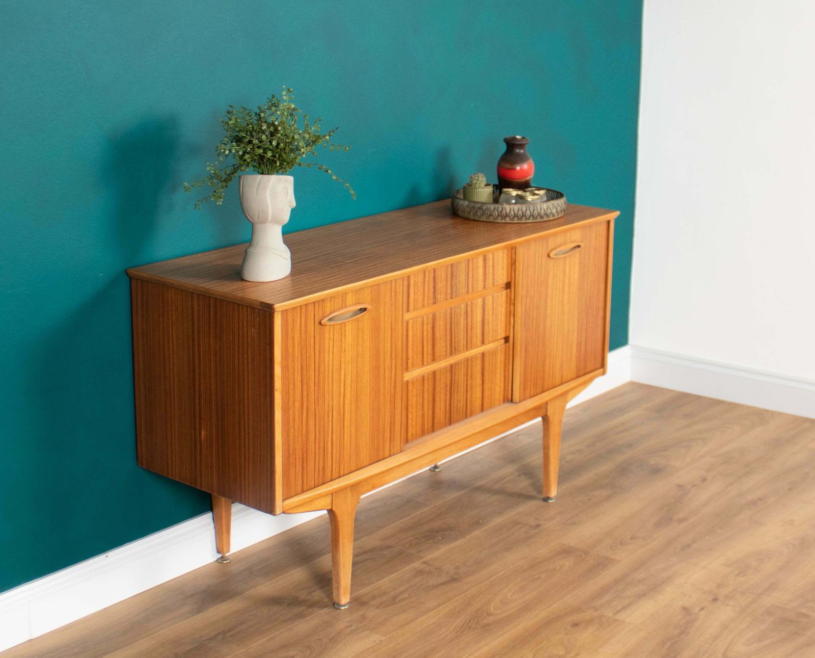 photo vinterior Retro Walnut 1960s Jentique Short Sideboard