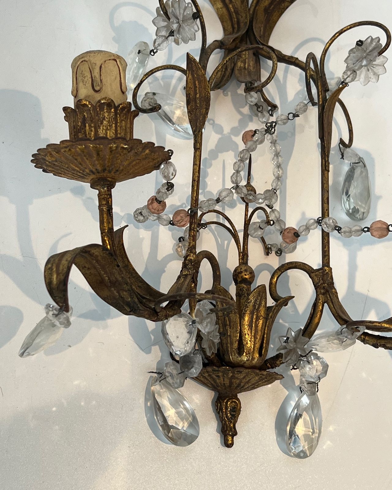 Pair Of Wall Lights In Gilded Metal And Crystals In The Style Of Maison Baguès photo vinterior