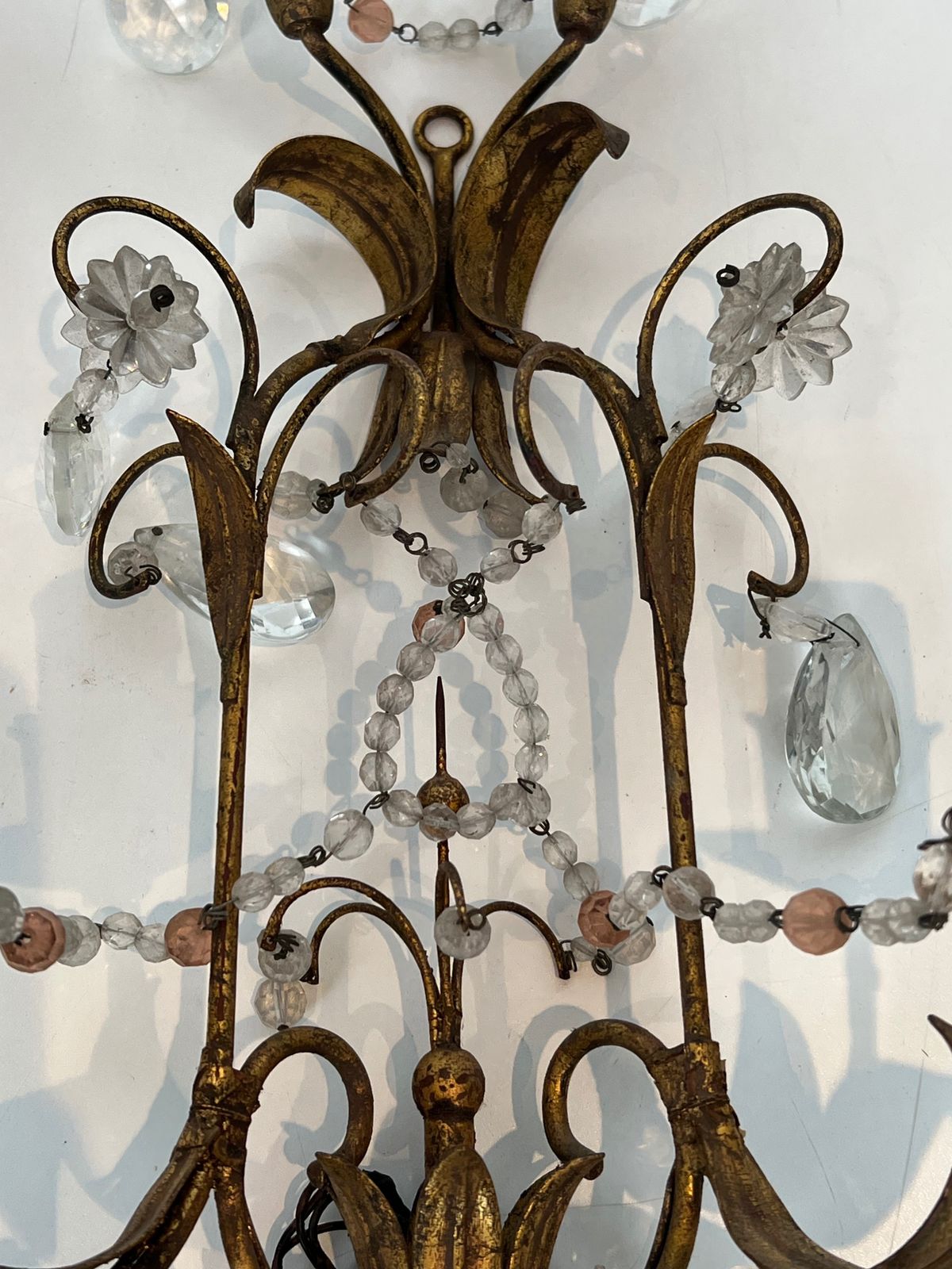 Pair Of Wall Lights In Gilded Metal And Crystals In The Style Of Maison Baguès photo vintage