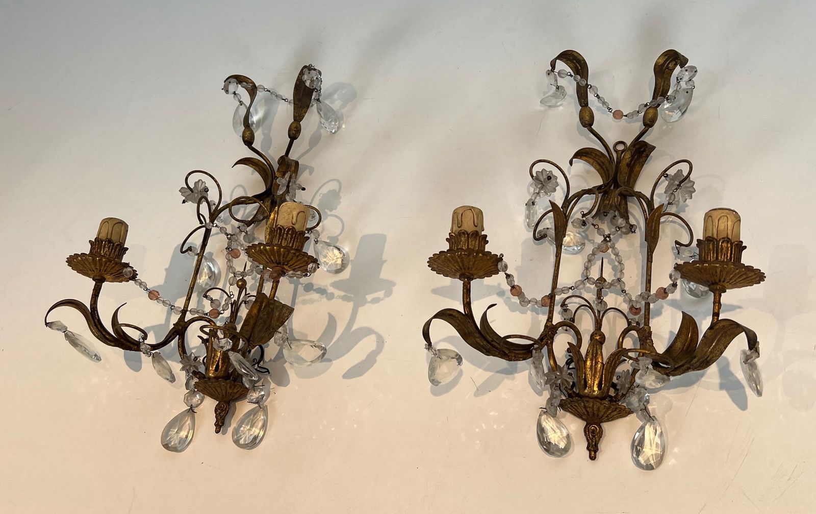 Lighting Pair Of Wall Lights In Gilded Metal And Crystals In The Style Of Maison Baguès photo