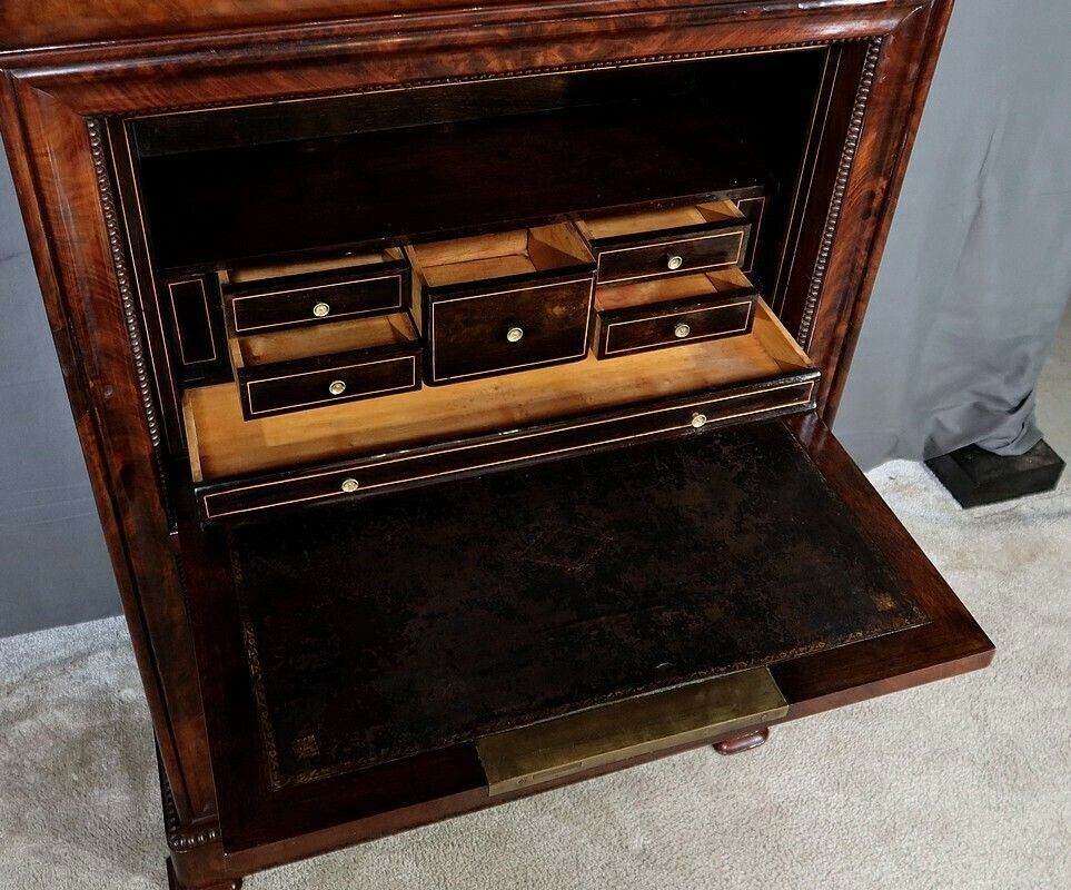 photo vinterior Small Mahogany Veneer Secretary, Restoration Period – Early 19th Century
