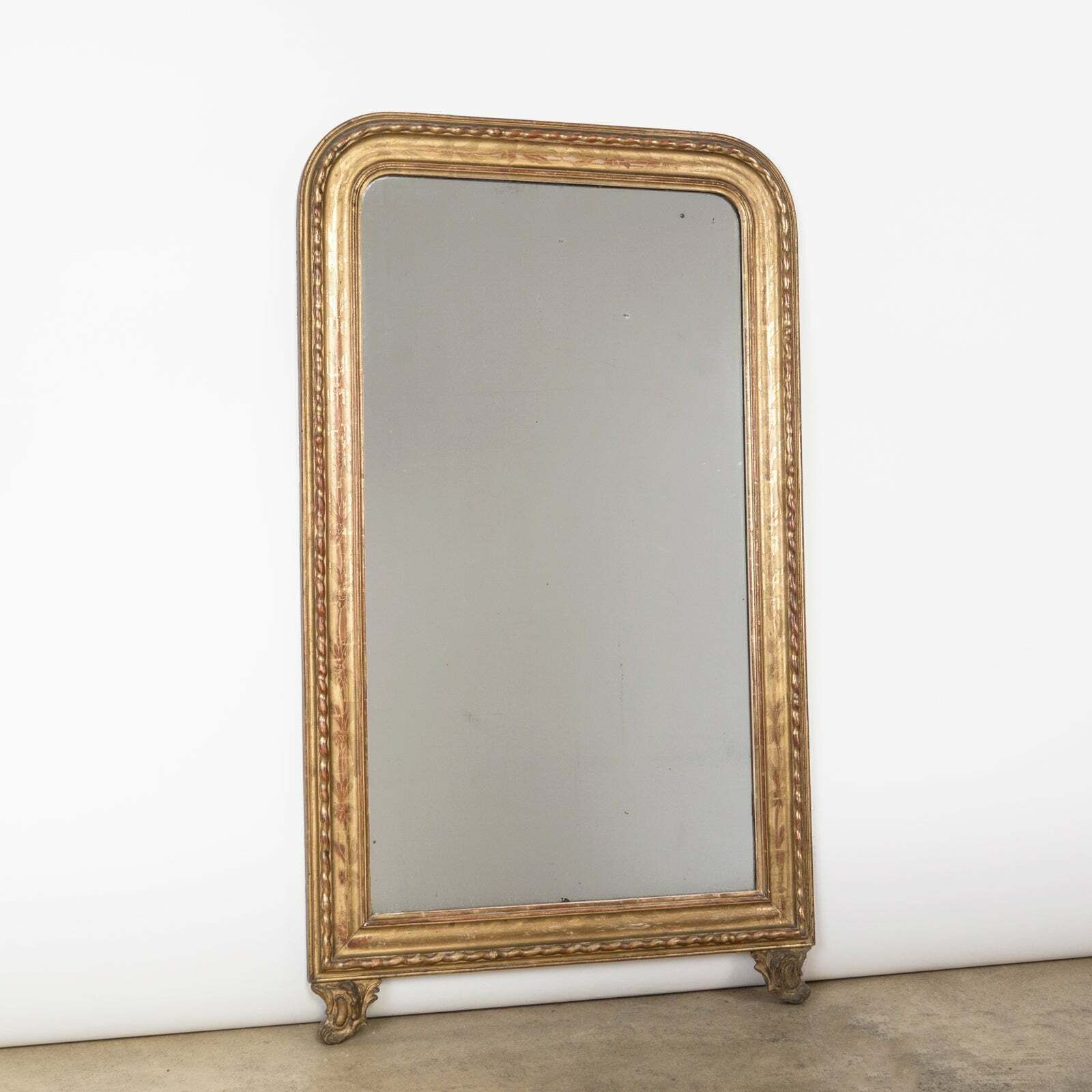 19e Eeuwse Antieke Franse Louis Philippe Spiegel Met Kleine Vergulde Pootjes photo furniture