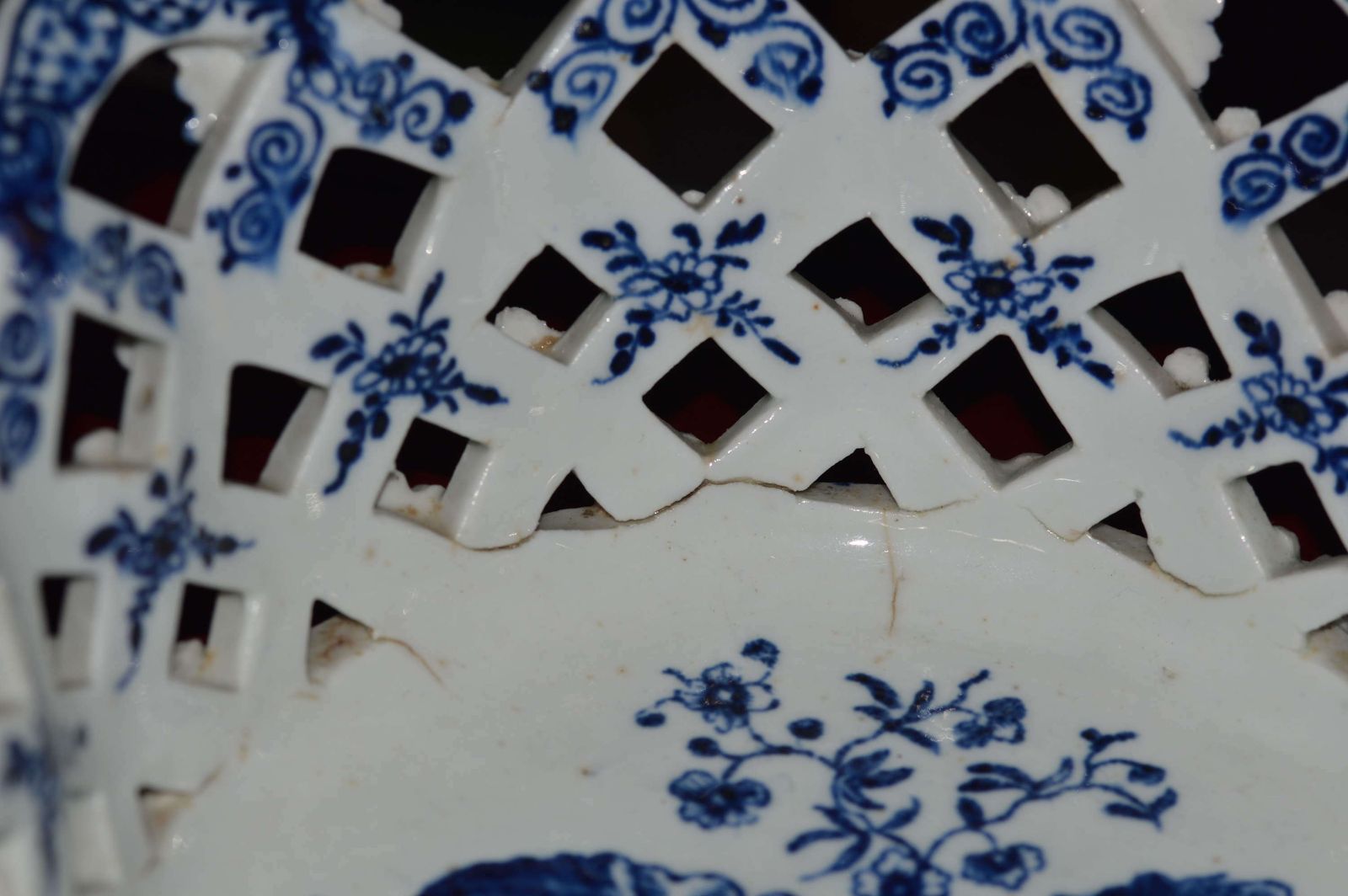 A Delightful Lowestoft, Porcelain Blue And White 'Fir Cone Pattern' Ba photo vintage