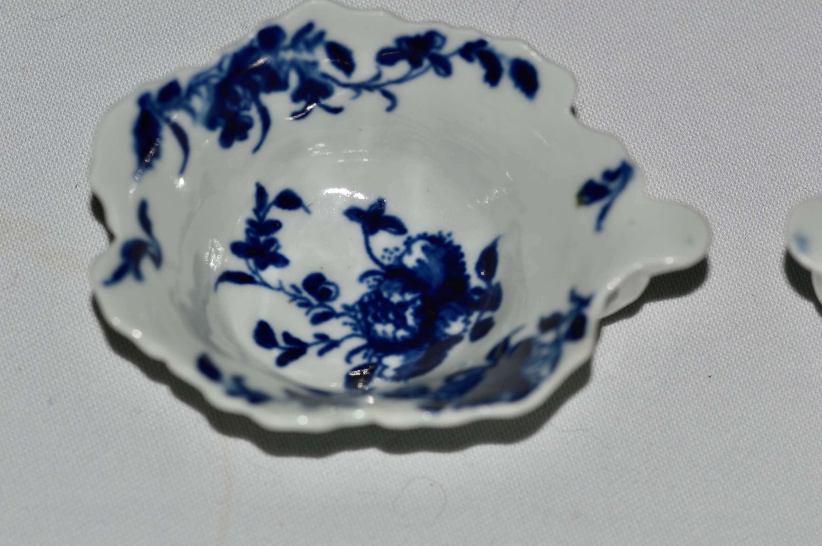 1758 60 An Attractive Pair Of Worcester Geranium Moulded Butterboats photo buy