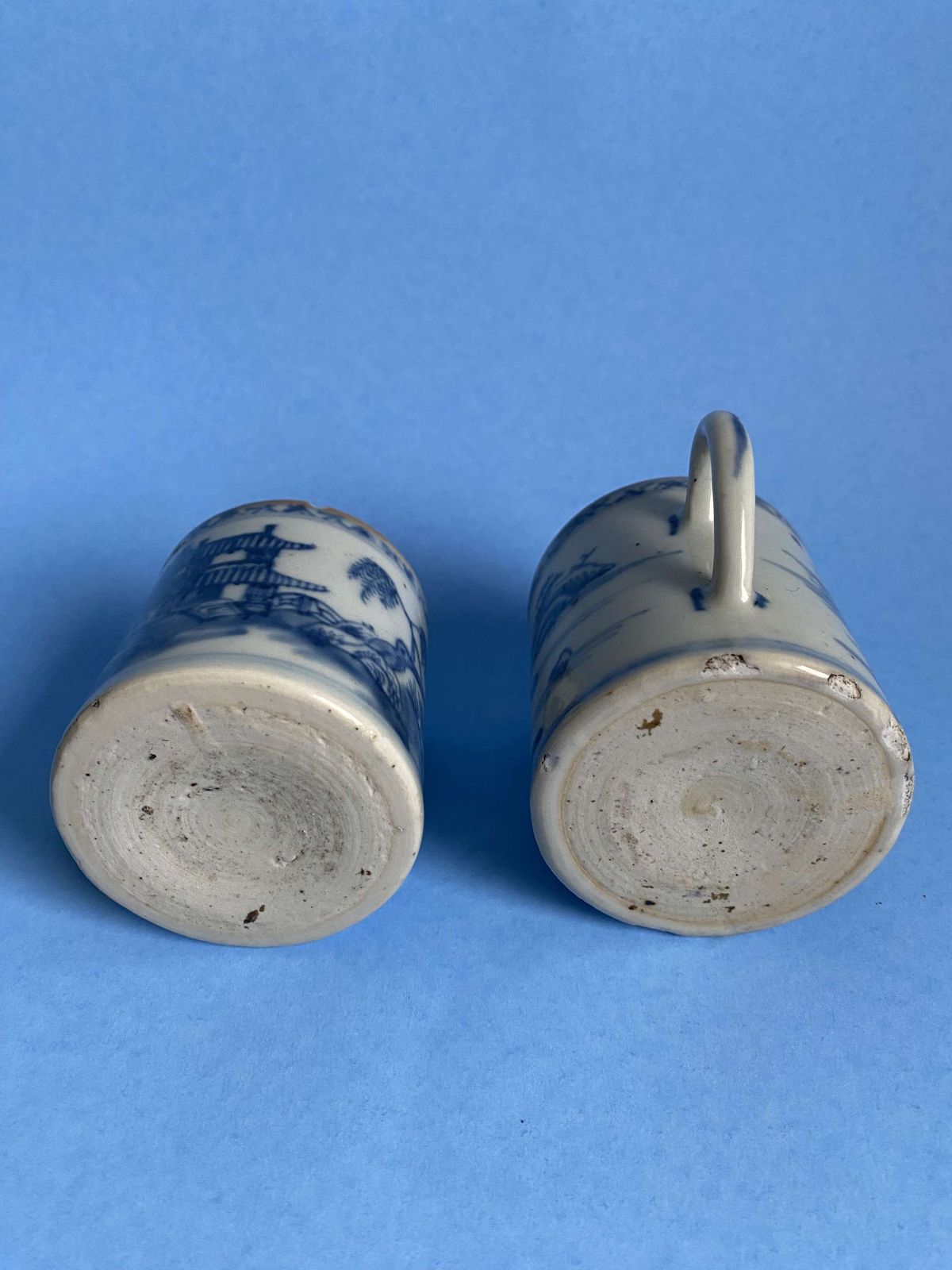 285.0 A Pair Of 18th Century Chinese Blue And White Porcelain Mugs photo