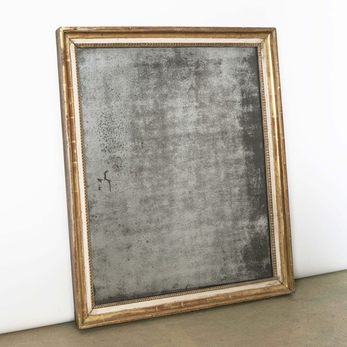 Antieke Franse Vergulde Rechthoekige Spiegel Met Gevlekt Glas – 19e Eeuw photo furniture