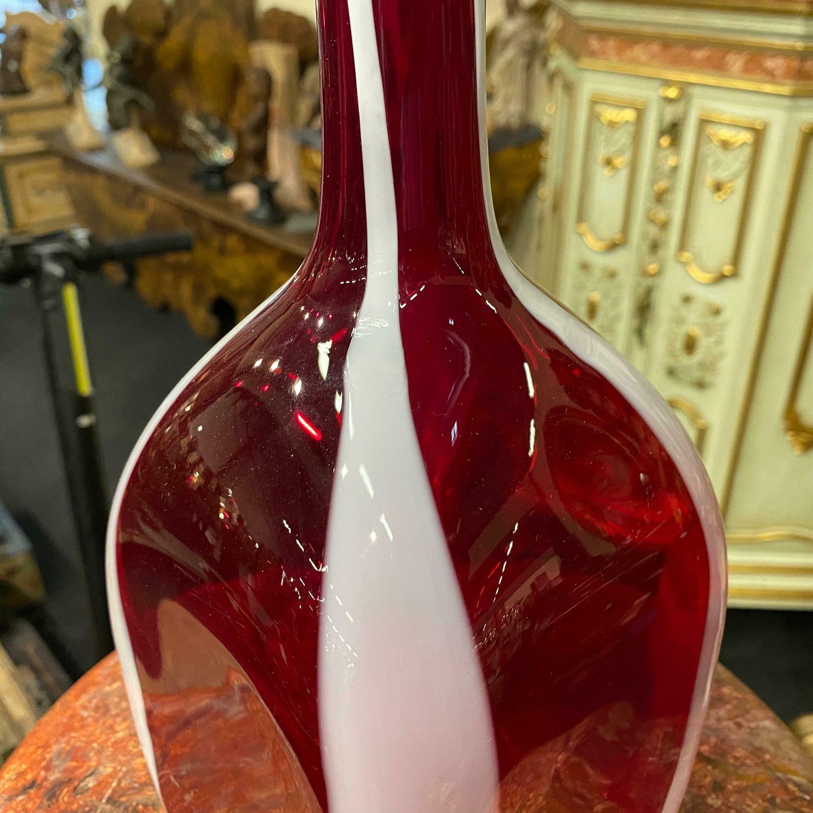 1980s Modernist Red And White Tall Murano Glass Bottle Vase By Carlo Moretti photo vinterior