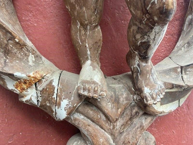 Pair Of Carved Limewood Putti In Wreaths Originally From An Italian Fairground photo vinterior