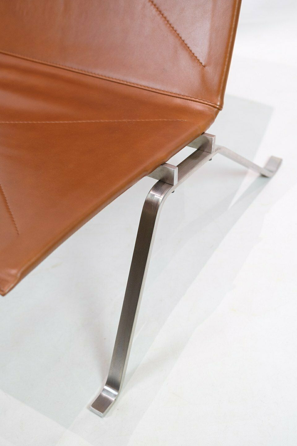 Esay Chair Model Pk22 In Walnut Elegance Leather  By Poul Kjærholm  For  Fritz Hansen photo Furniture