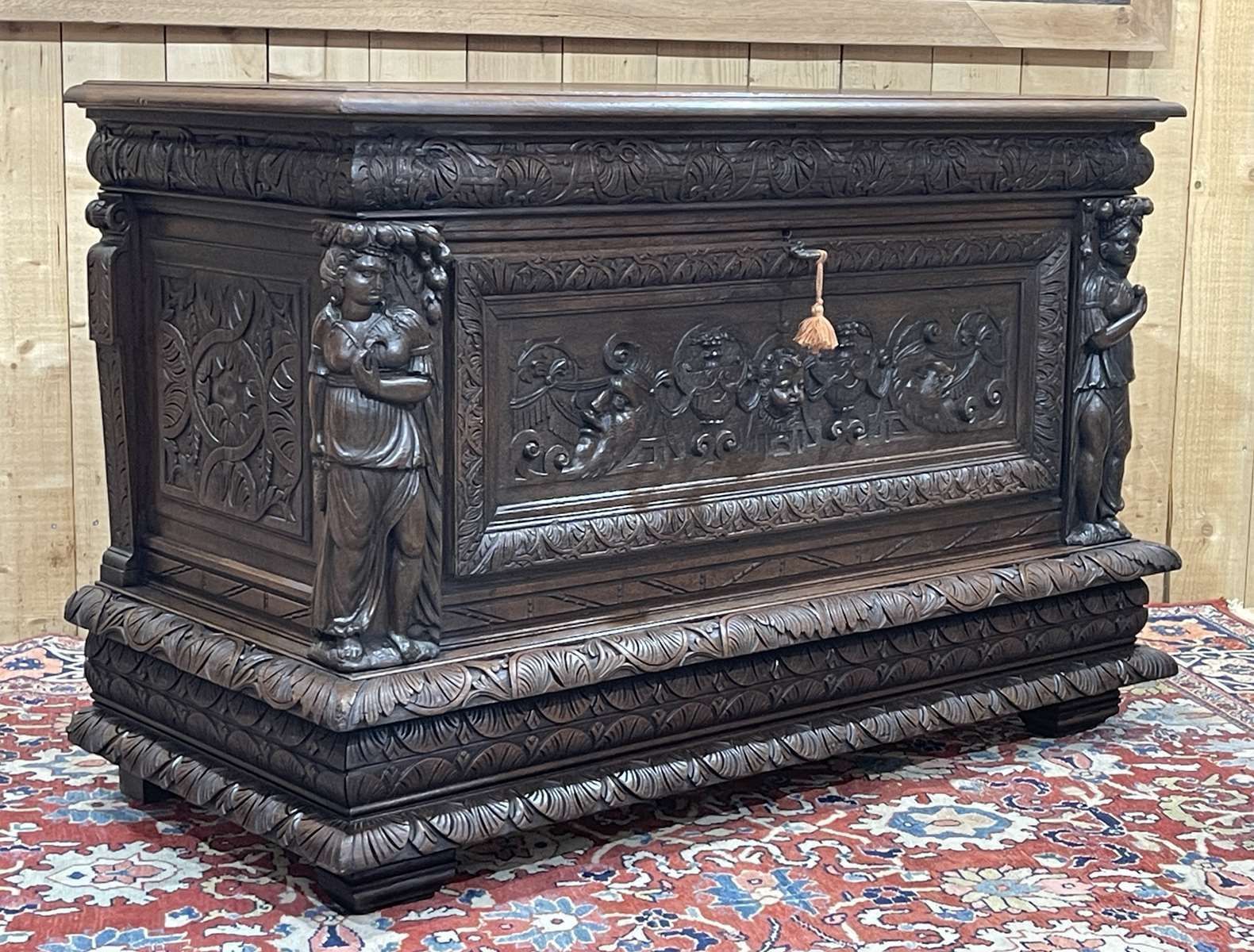 Large Renaissance Oak Chest From The End Of The 17th Century photo 3780.0