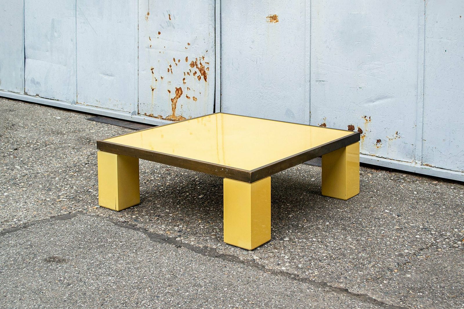 Antonio Pavia Salontafel In Gelakt Hout En Messing, Jaren 1970
